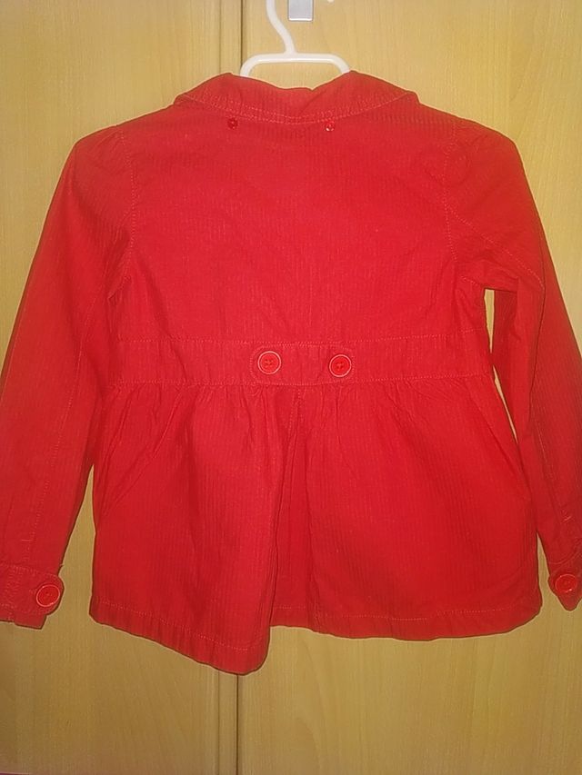 Chaqueta primavera roja talla 6