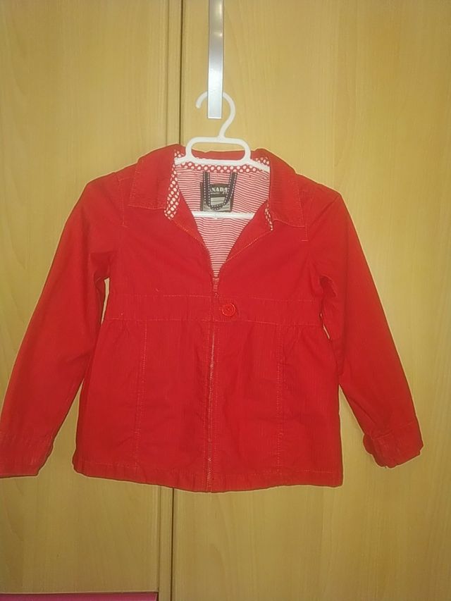 Chaqueta primavera roja talla 6
