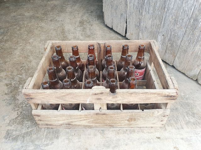 caja botellin Damm.  estrella damm
