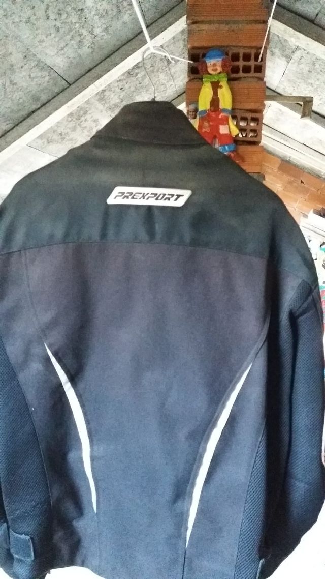 cazadora motero. costó  400€