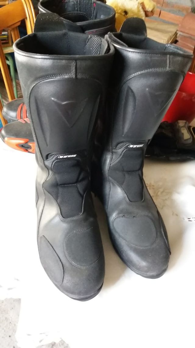 botas de motero. Talla 44. Me costaron 300€