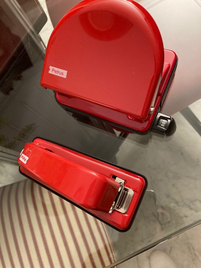 Grapadora y taladradora