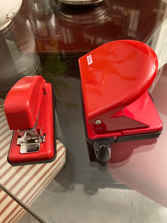 Grapadora y taladradora