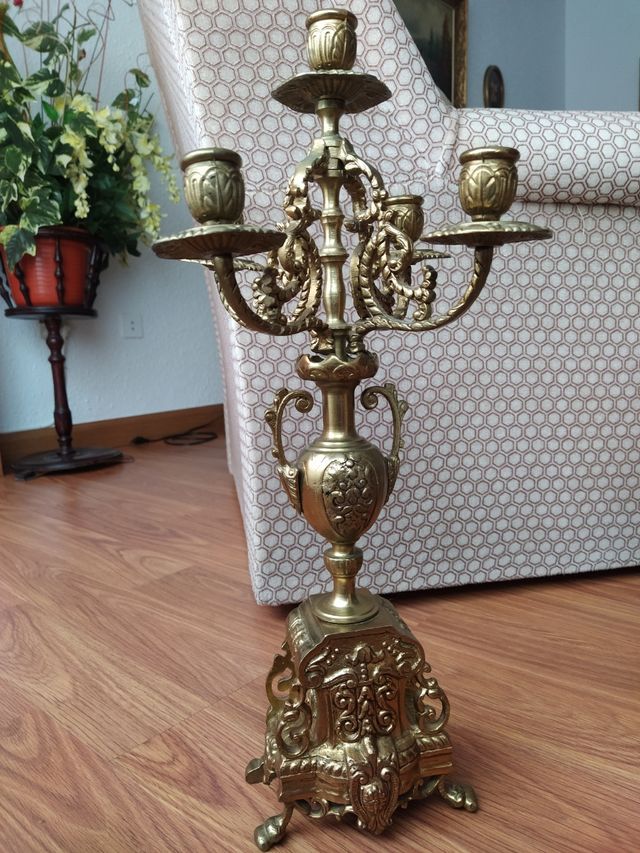 Candelabros y reloj