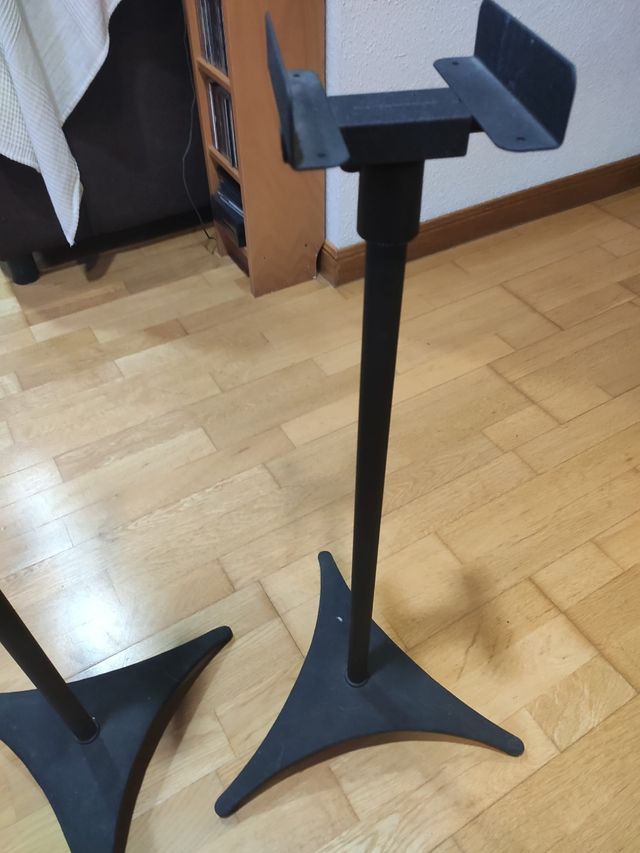 Par de soportes para altavoces de segunda mano por 18 € en Torrejón de
