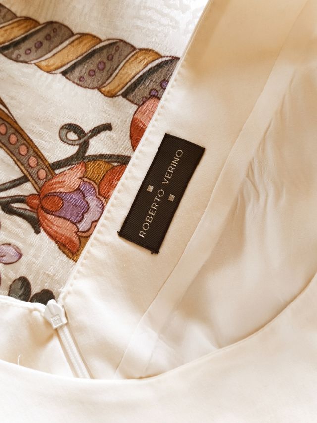 Vestido y cinturón de Roberto Verino