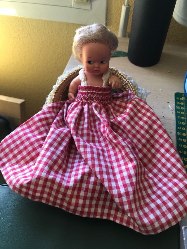 Muñeca Barriguita con canastilla original años 70