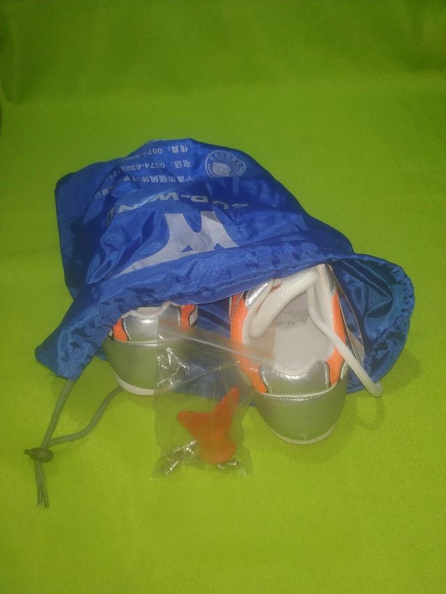 Zapatillas NUEVAS Atletismo Núm:39