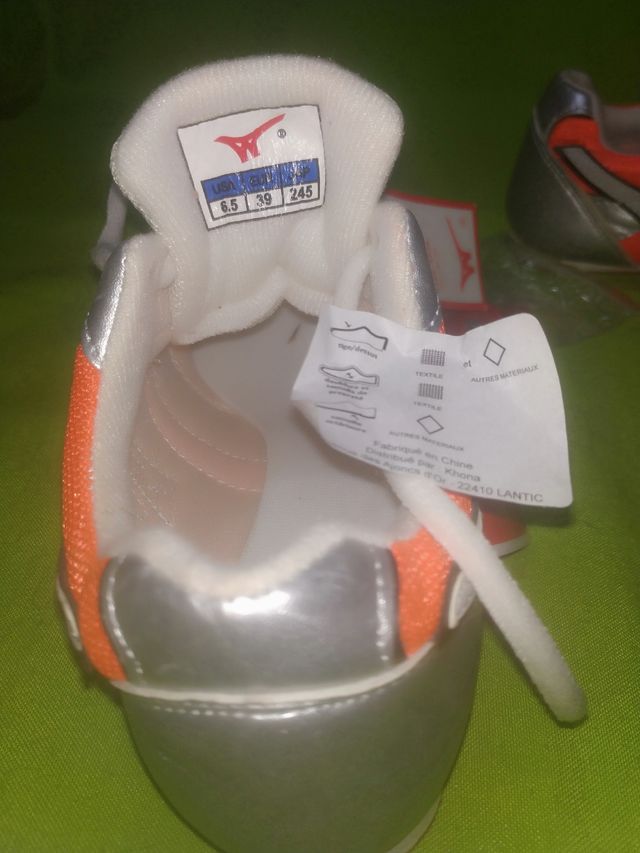 Zapatillas NUEVAS Atletismo Núm:39