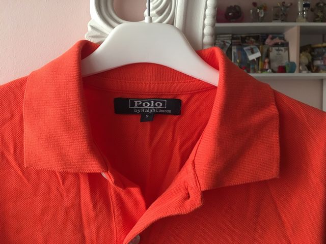 Polo negro Asos y naranja de regalo