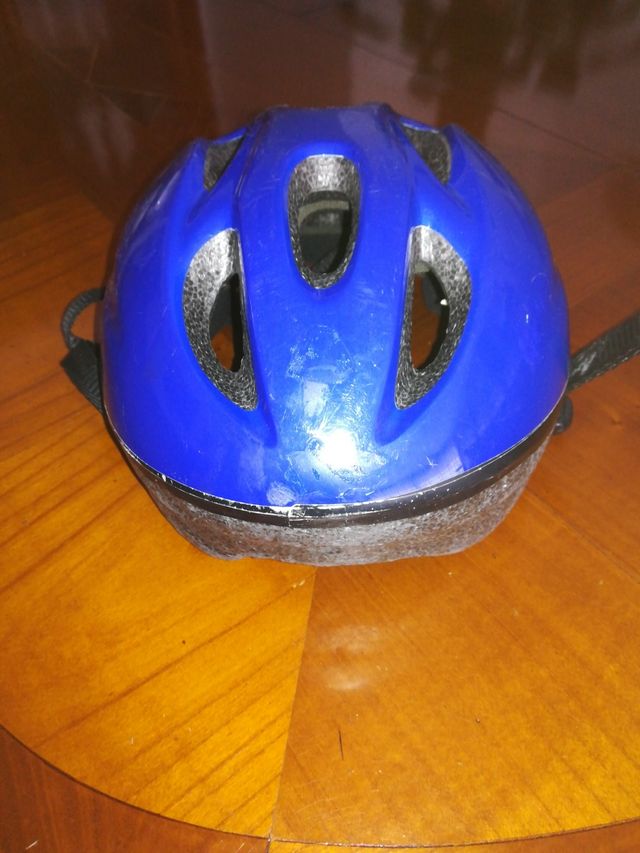 Casco azul de niño.