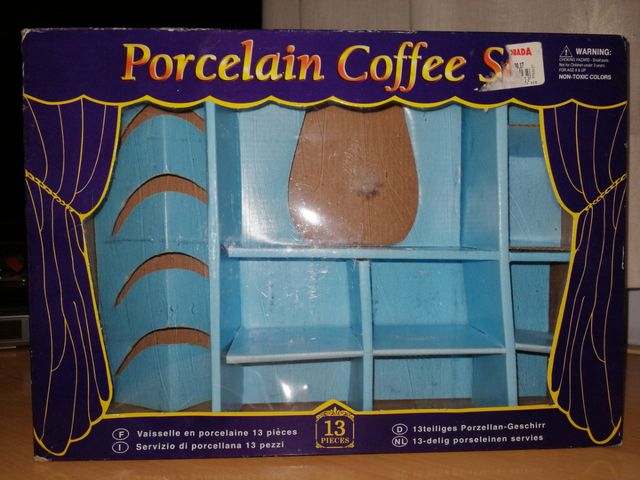 Juego de té de porcelana con dibujos