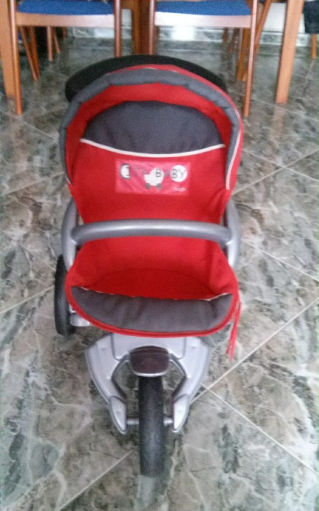 Carrito de bebe de juguete
