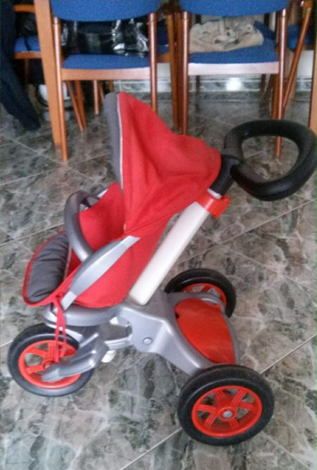 Carrito de bebe de juguete