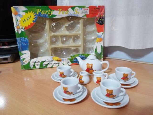 Juego de té de porcelana con dibujos de ositos