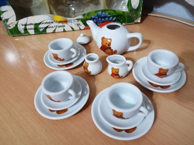 Juego de té de porcelana con dibujos de ositos