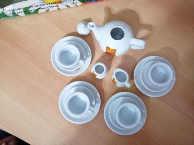 Juego de té de porcelana con dibujos de ositos