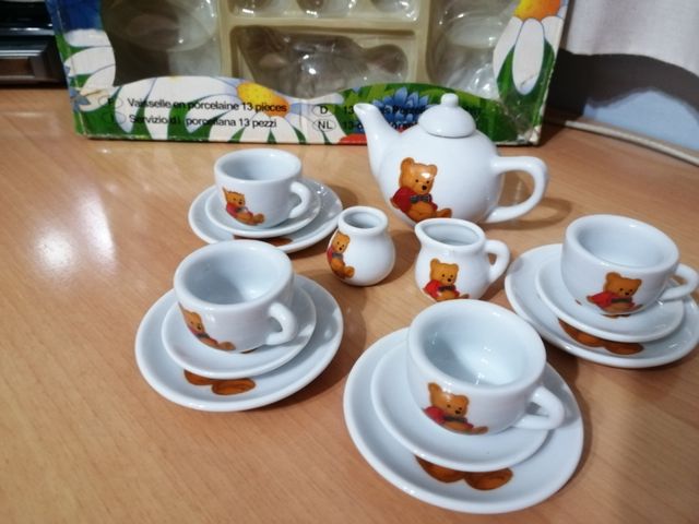 Juego de té de porcelana con dibujos de ositos