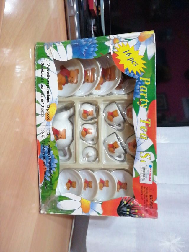 Juego de té de porcelana con dibujos de ositos