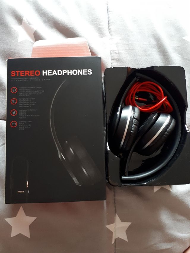 Auriculares sin usar.