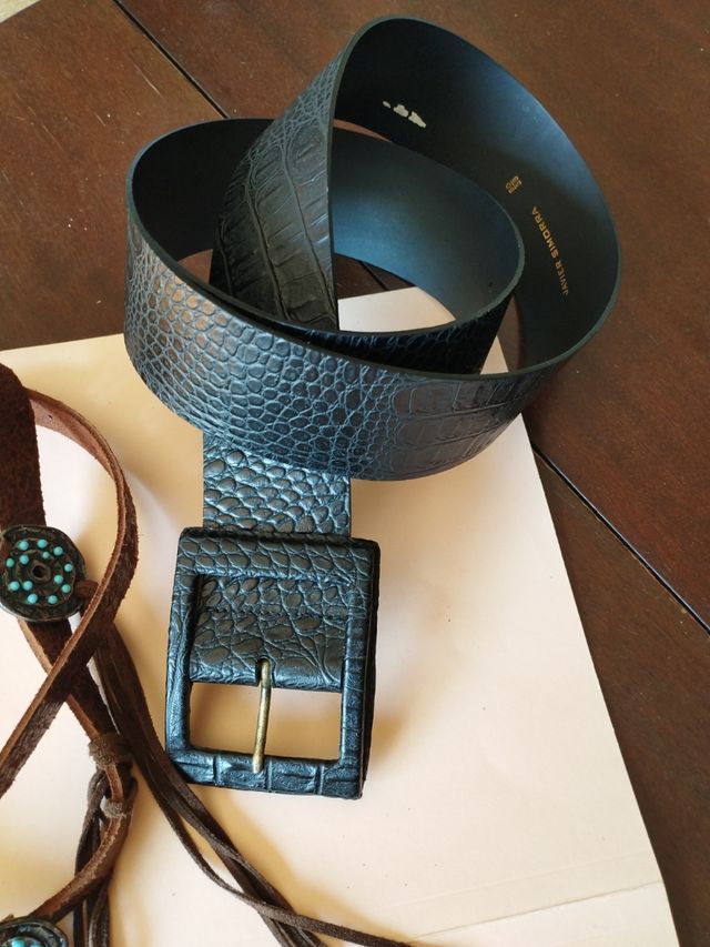 Elegantes cinturones. Lote de 2 unidades.