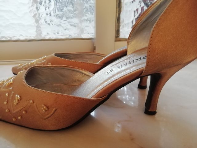 scarpa con tacco oro