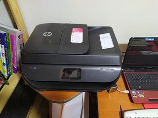 Impresora hp officejet 5230 con cartuchos nuevos de segunda mano por 85 EUR  en Redondela en WALLAPOP