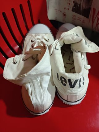 levis tipo converse