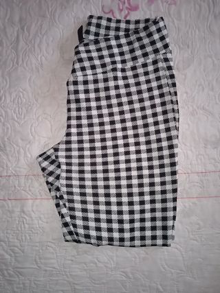 Leggins cuadros blanco y negro de segunda mano por 7 EUR en Alcorcón en  WALLAPOP