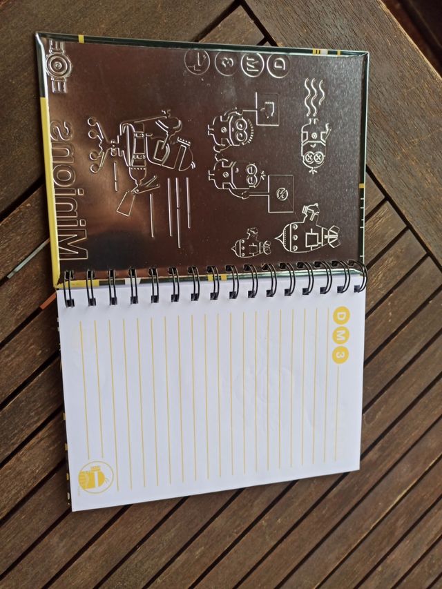cuaderno minions