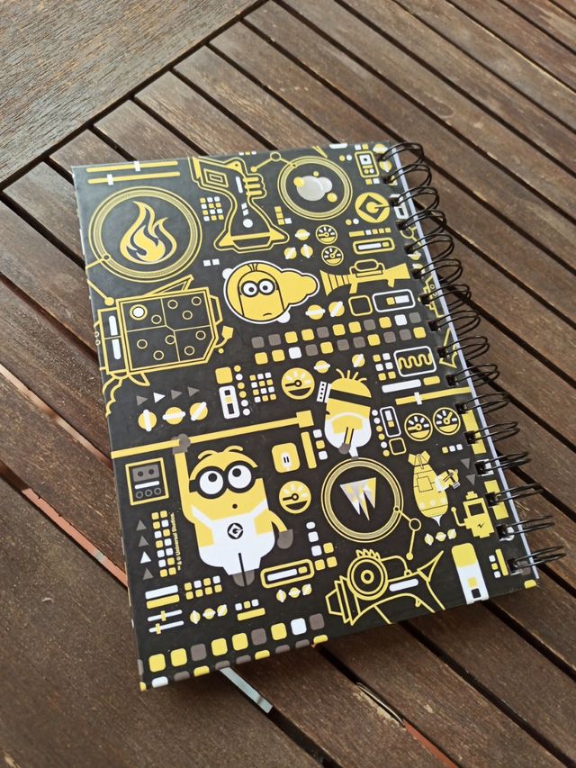 cuaderno minions
