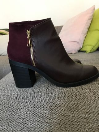 Botines Stradivarius, 36 de segunda mano por 5 EUR en Mungia en WALLAPOP