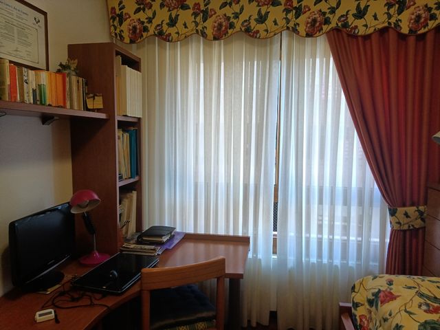 Mesa Escritorio larga + Estantería +Balda de pared