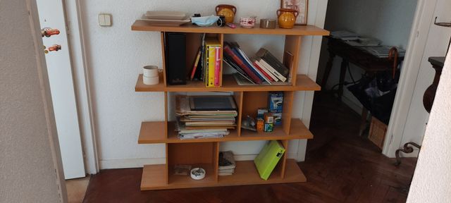 mueble con compartimentos