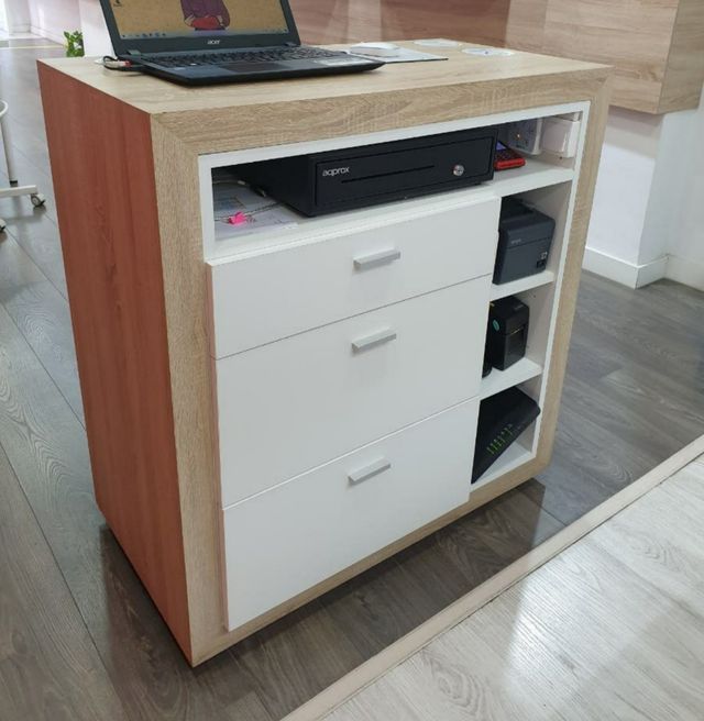 URGENTE mueble mostrador de segunda mano por 400 € en Madrid en WALLAPOP