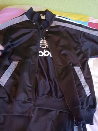 Chandal Adidas Tactel de segunda mano por 20 EUR en Truchas en WALLAPOP