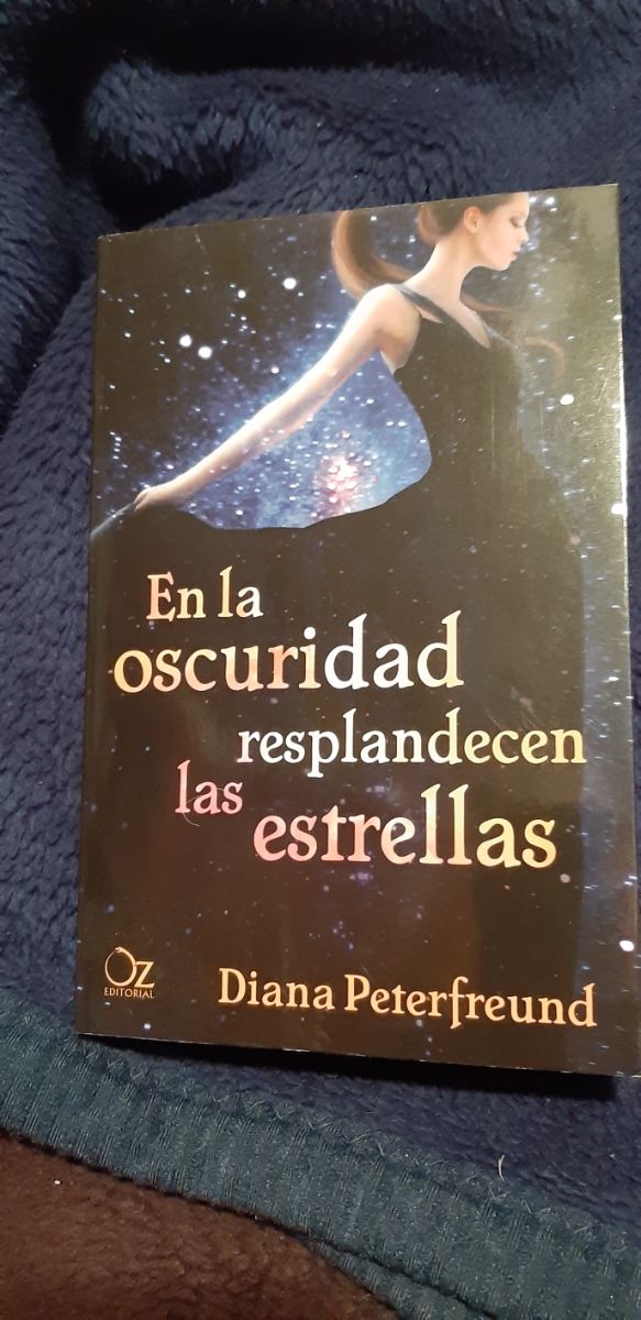 En la oscuridad resplandecen las estrellas