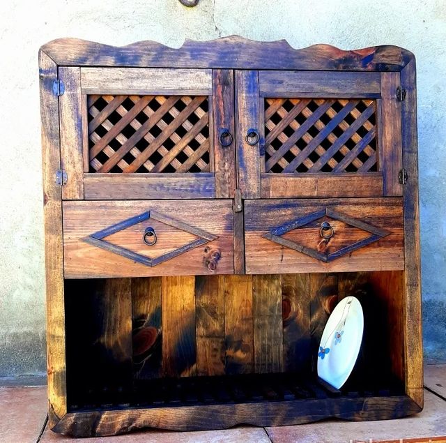 platero de madera con puertas de celosia 2 cajones