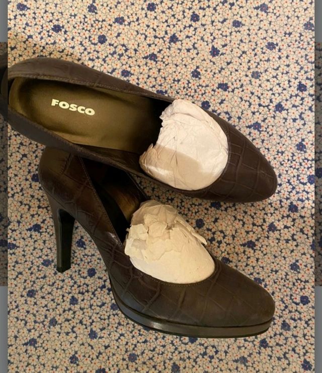 Zapatos grises con tacón