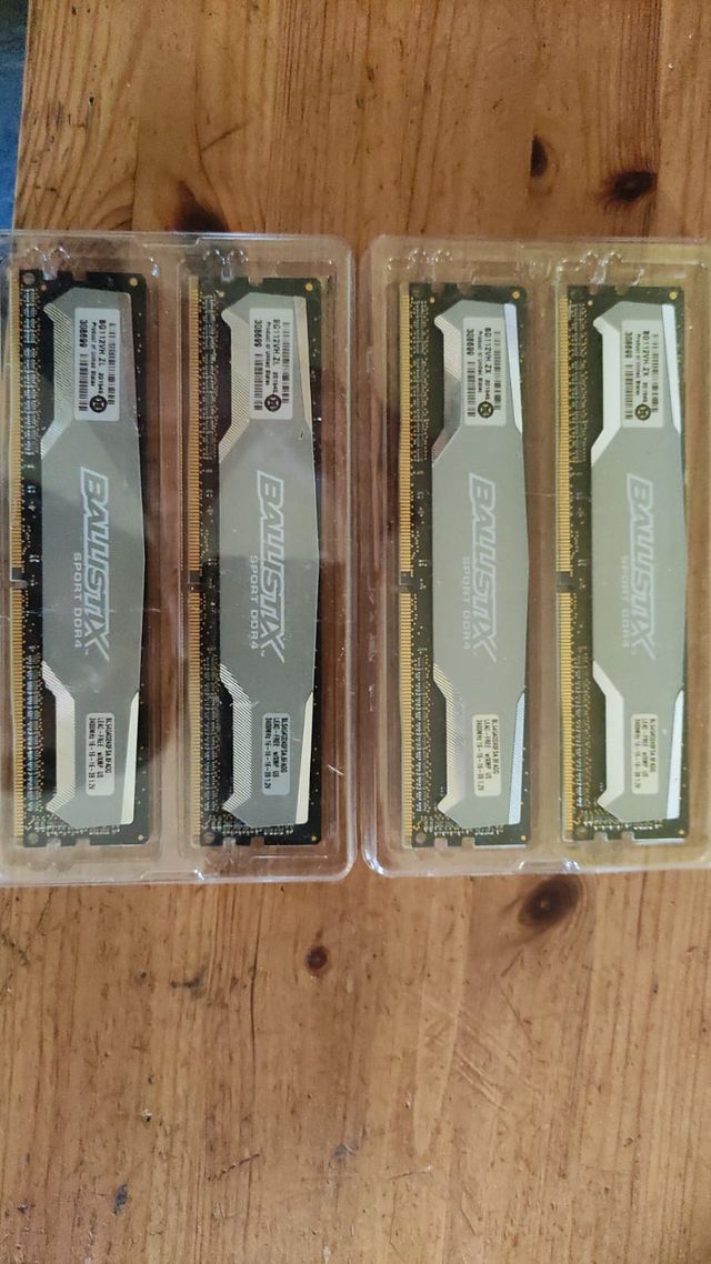 16GB KIT 4 modulos RAM DDR4 2400MHz