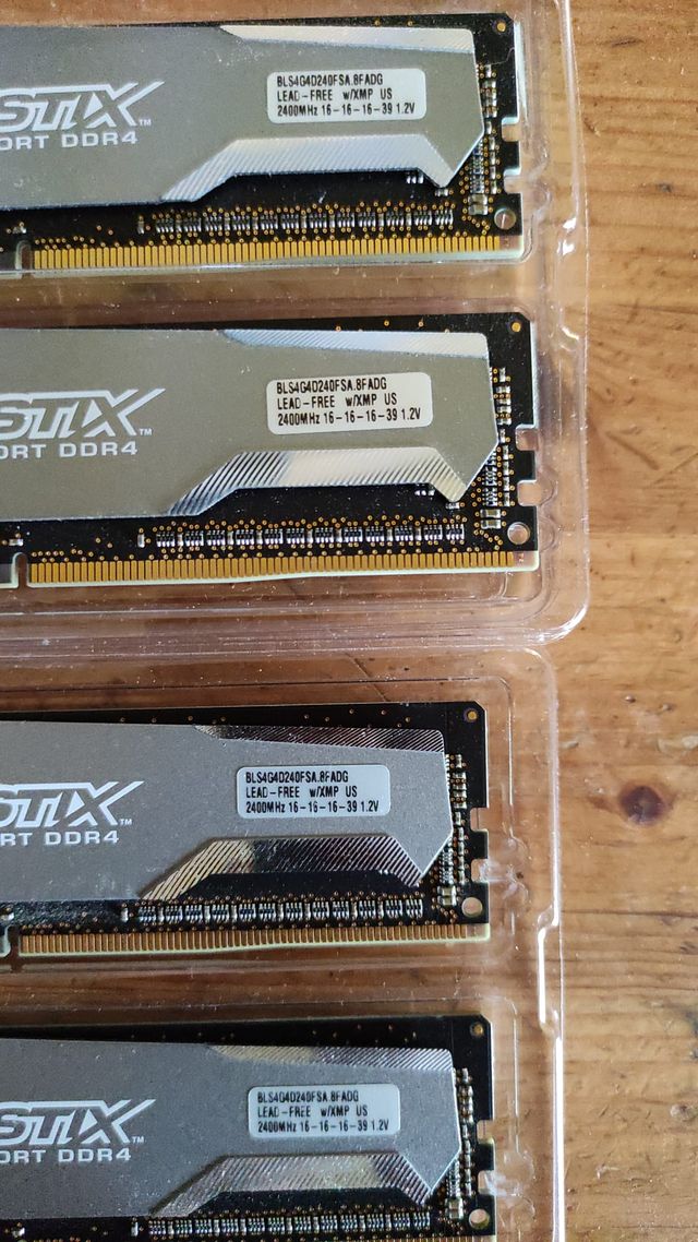 16GB KIT 4 modulos RAM DDR4 2400MHz