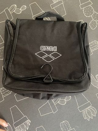 Neceser arena nuevo hombre. de segunda mano por 7 EUR en Benetússer en  WALLAPOP