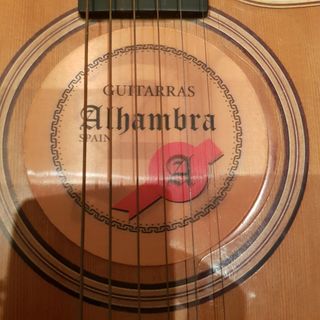 Guitarra acústica amplificada Alhambra J3 E4 de segunda mano por 850 EUR en  Barcelona en WALLAPOP