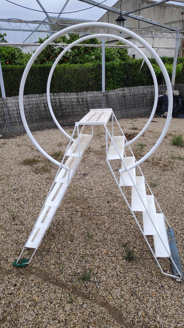 Escalera para piscina desmontable. de segunda mano por 100 € en Alhama