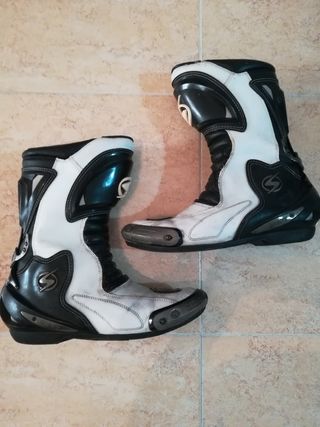Botas de moto talla 45 de segunda mano por 35 EUR en Torrevieja en WALLAPOP