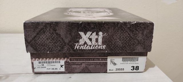 Sandalias negras piedrecitas T.38 Xti Tentations