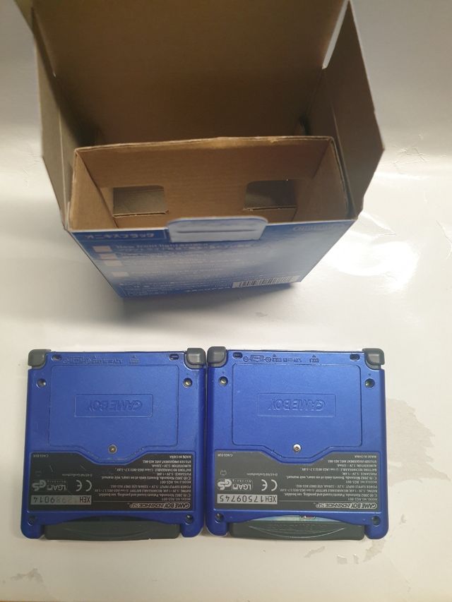 2 consolas, caja, 2 juegos gameboy