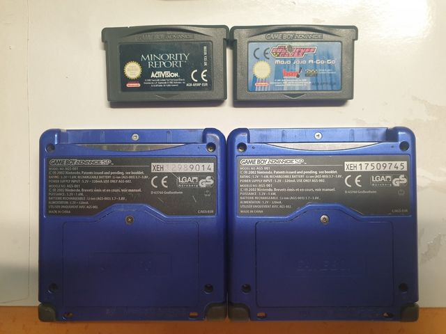 2 consolas, caja, 2 juegos gameboy