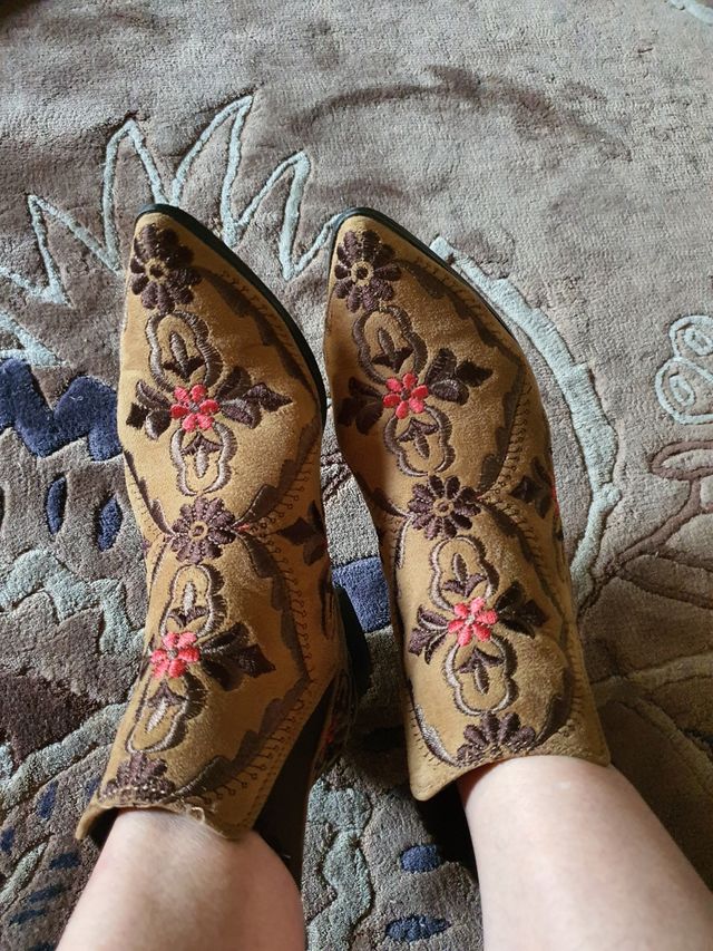 Botines eco Corina t.38 y Pañuelo Bijou Brigitte