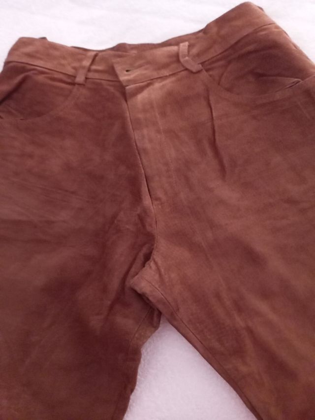 pantalon avellana ante de peletería corte vaquero